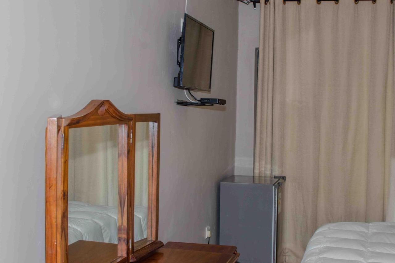 The Graceland Guesthouse Bluff Hill Екстериор снимка