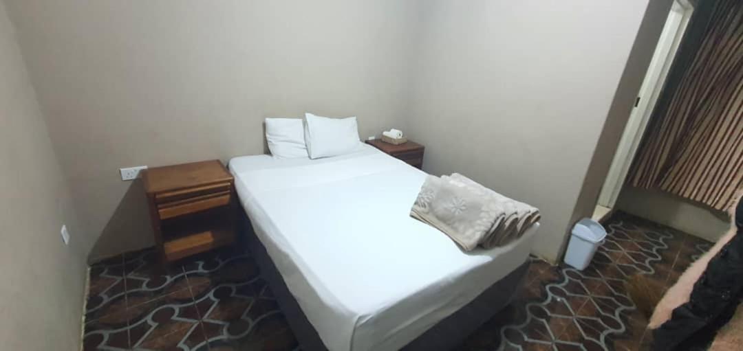 The Graceland Guesthouse Bluff Hill Екстериор снимка