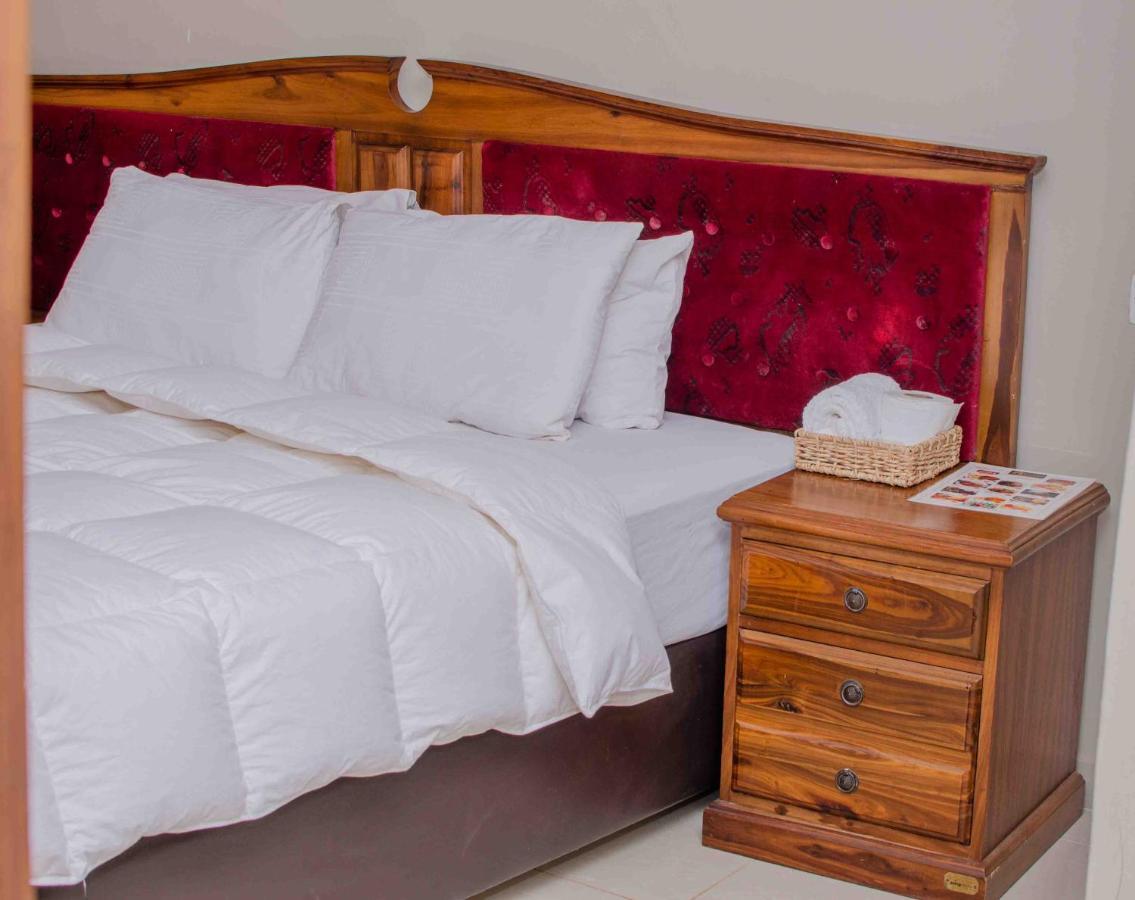 The Graceland Guesthouse Bluff Hill Екстериор снимка